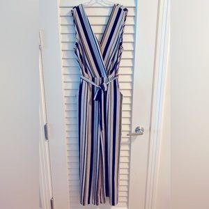 Striped sleeveless jumpsuit - on trend ✅